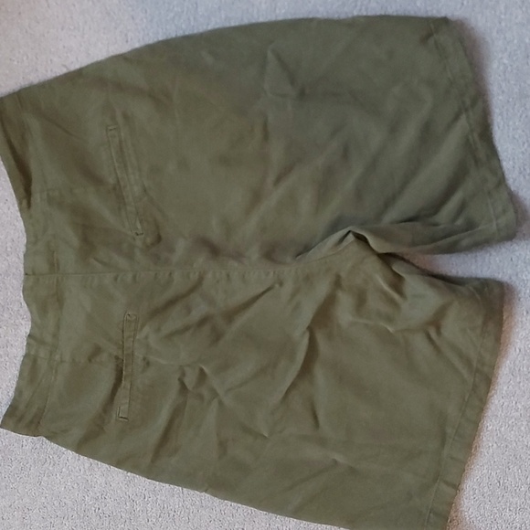 Green Pleated Shorts - Picture 4 of 4